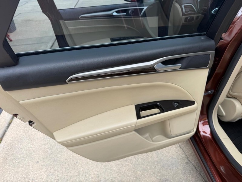 Ford Fusion Vehicle Image 14