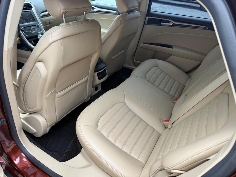 Ford Fusion Vehicle Image 15