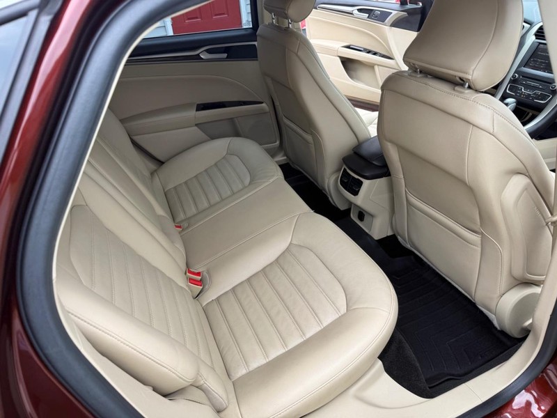 Ford Fusion Vehicle Image 17