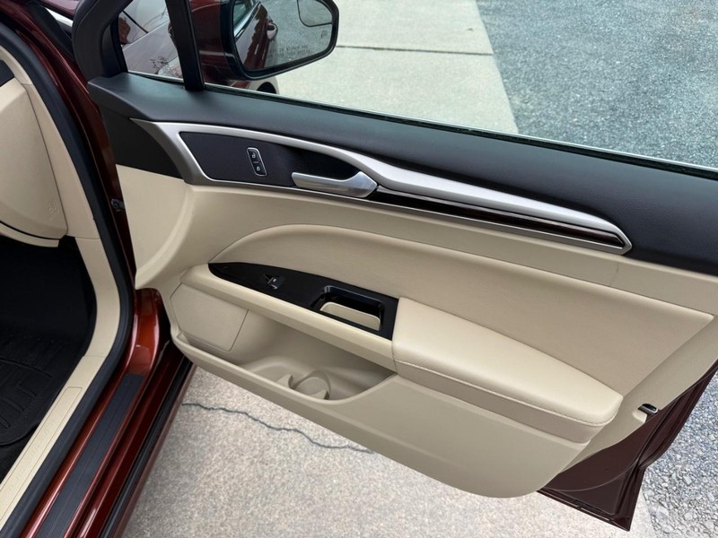 Ford Fusion Vehicle Image 18