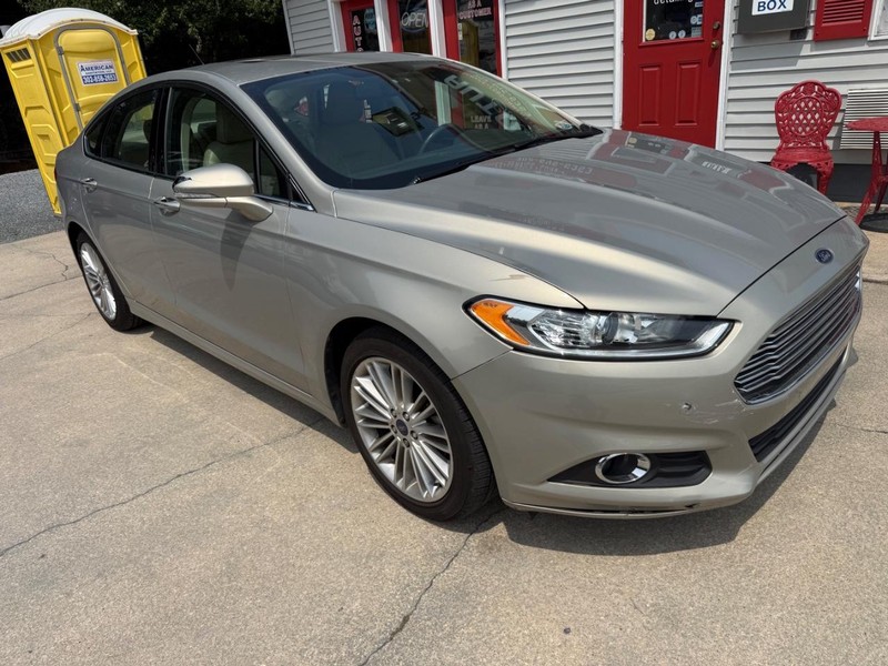 Ford Fusion Vehicle Image 02