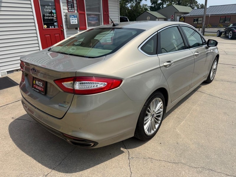 Ford Fusion Vehicle Image 03