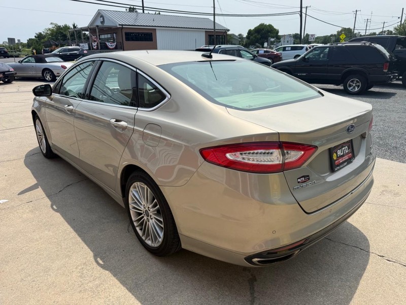 Ford Fusion Vehicle Image 04
