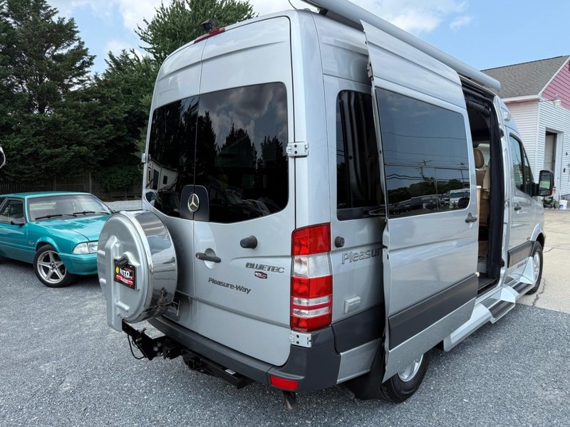Mercedes-Benz Pleasure Way Vehicle Image 03
