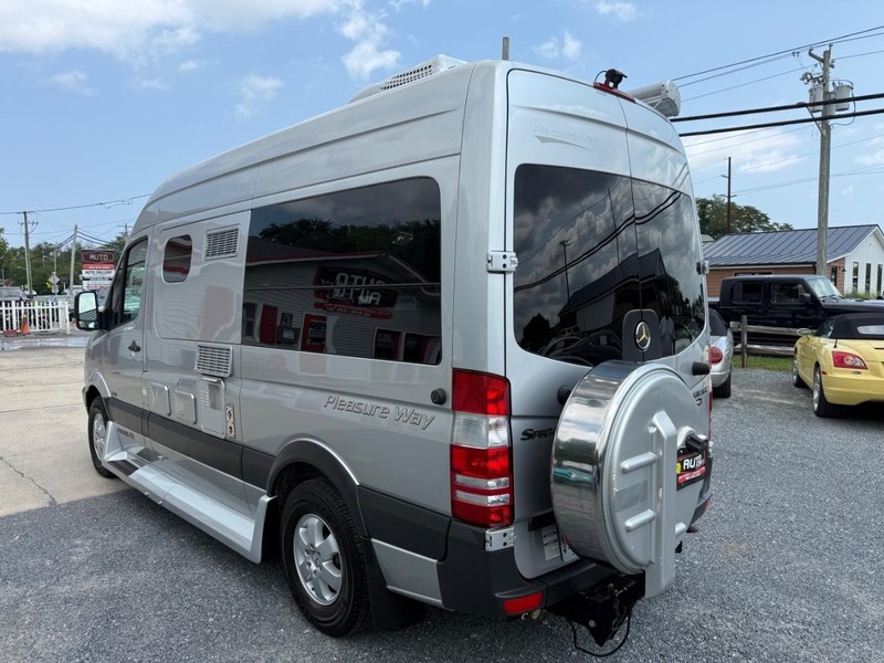 Mercedes-Benz Pleasure Way Vehicle Image 04