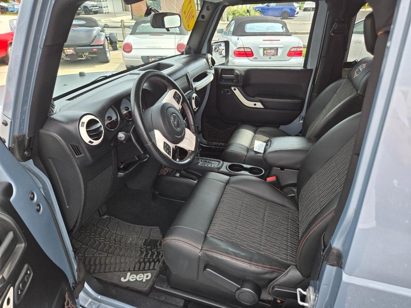 Jeep Wrangler Vehicle Image 06