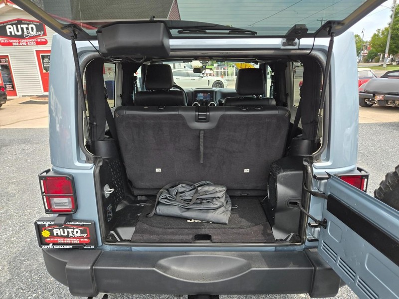 Jeep Wrangler Vehicle Image 11
