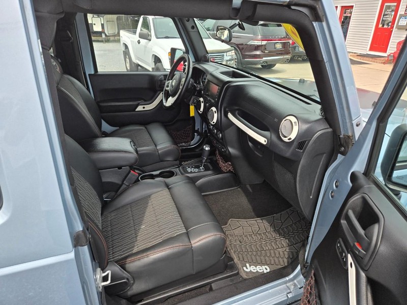 Jeep Wrangler Vehicle Image 13