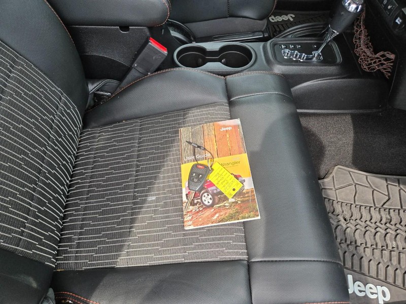 Jeep Wrangler Vehicle Image 14