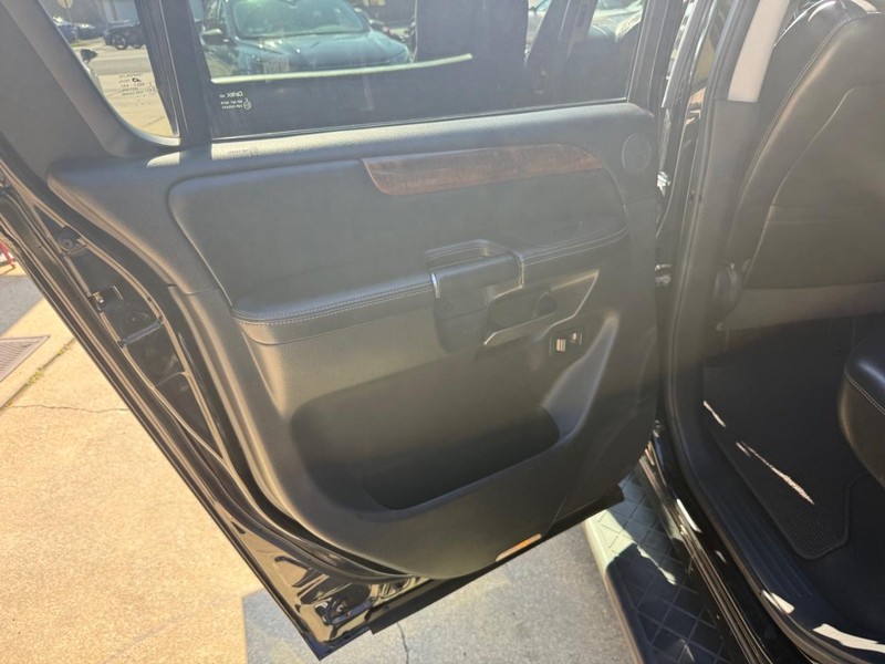 Nissan Armada Vehicle Image 12