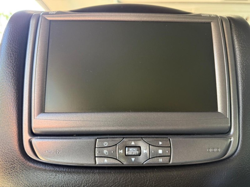 Nissan Armada Vehicle Image 18