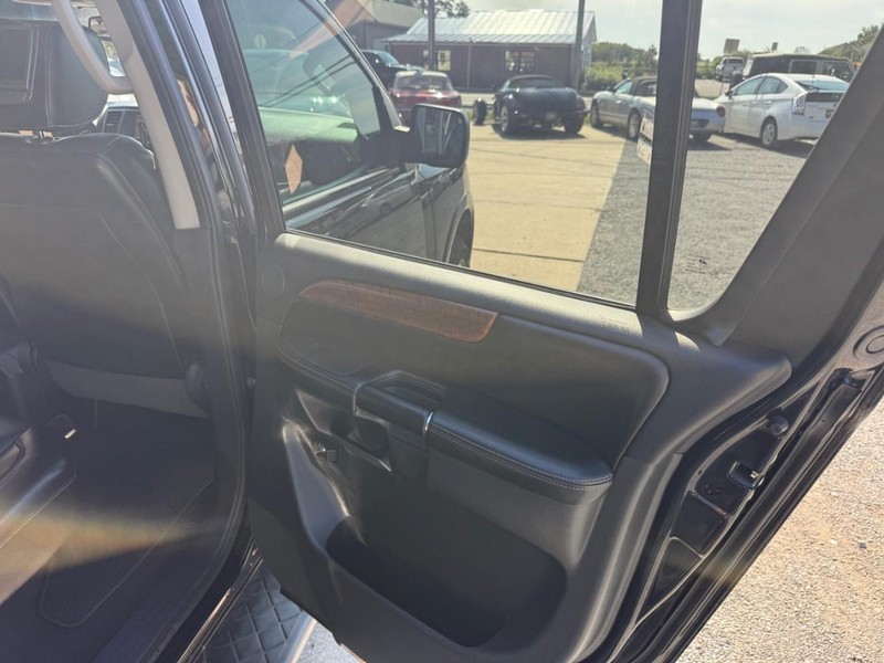 Nissan Armada Vehicle Image 20