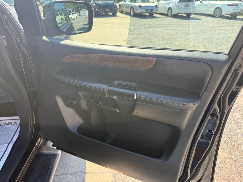 Nissan Armada Vehicle Image 22