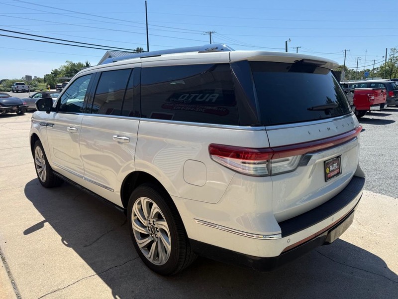 Lincoln Navigator Vehicle Image 04