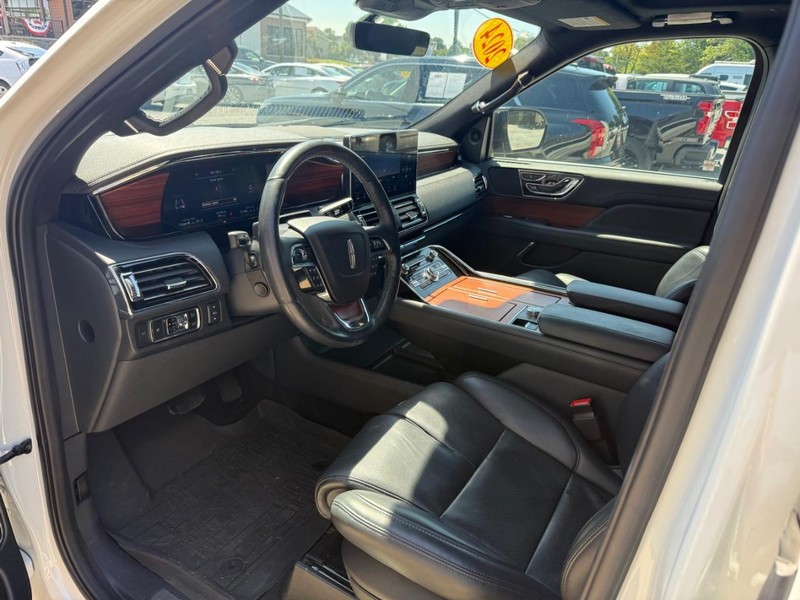 Lincoln Navigator Vehicle Image 06
