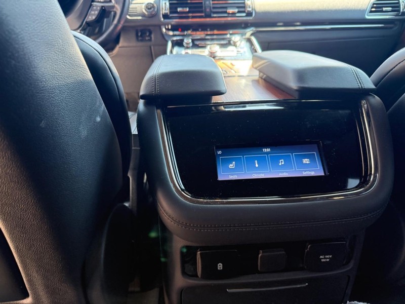 Lincoln Navigator Vehicle Image 17