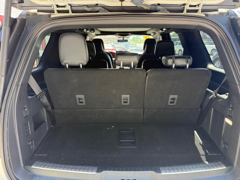 Lincoln Navigator Vehicle Image 19