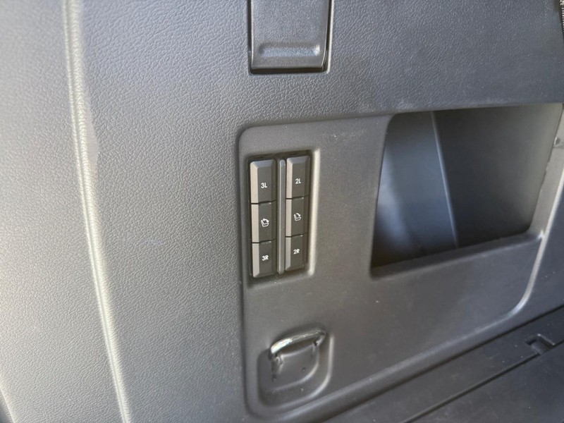 Lincoln Navigator Vehicle Image 20