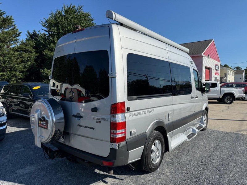 Mercedes-Benz Sprinter Cargo Vans Vehicle Image 03