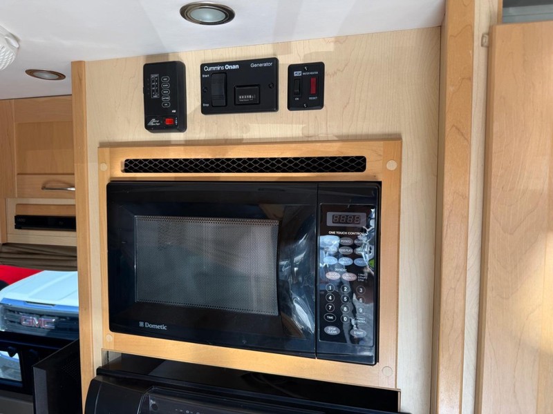 Mercedes-Benz Sprinter Cargo Vans Vehicle Image 18
