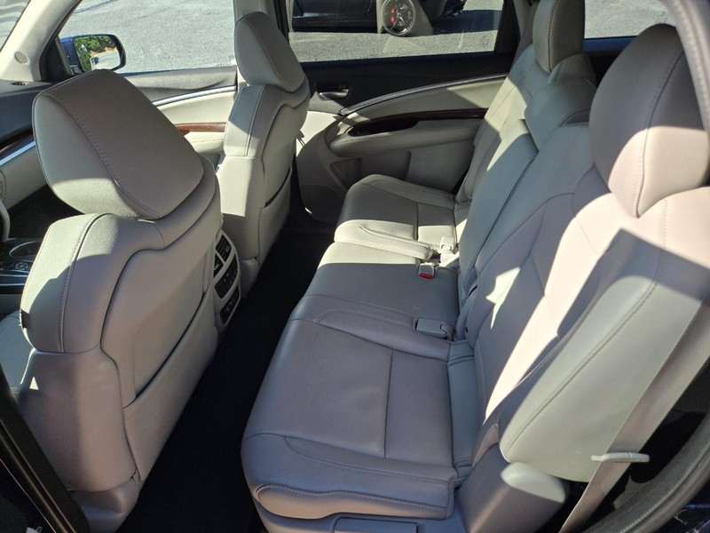 Acura MDX Vehicle Image 11