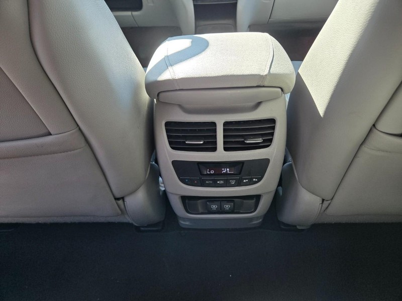 Acura MDX Vehicle Image 12