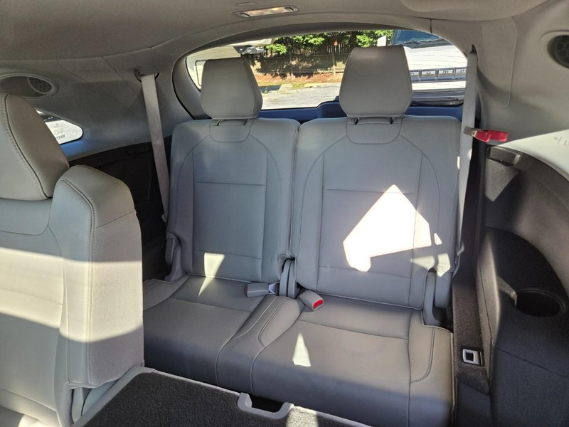 Acura MDX Vehicle Image 16