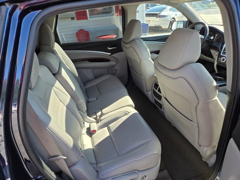 Acura MDX Vehicle Image 22