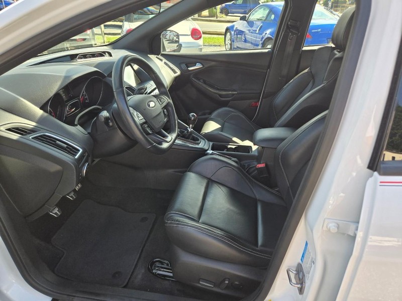 Ford FOCUS  ST Vehicle Image 03
