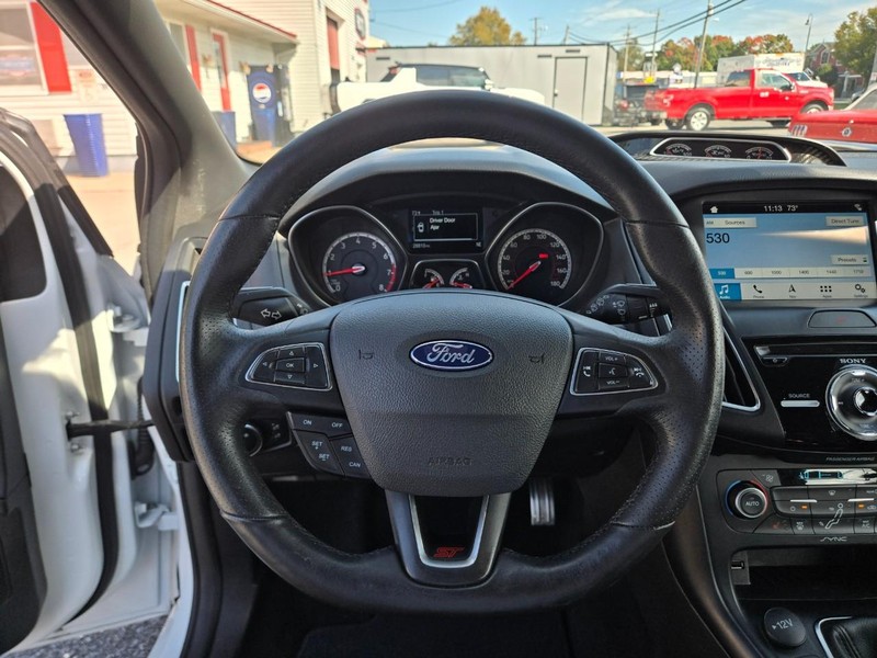 Ford FOCUS  ST Vehicle Image 04