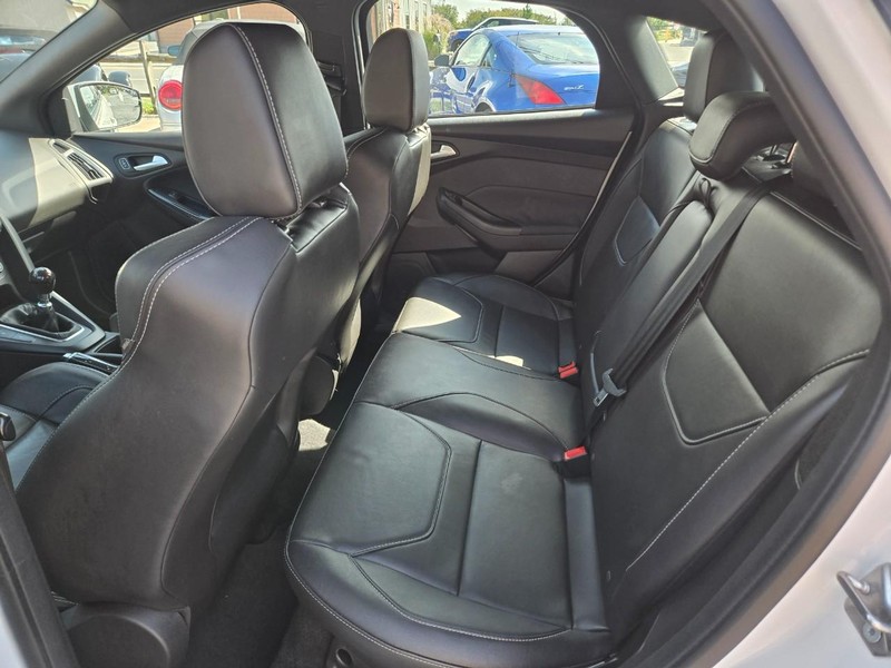 Ford FOCUS  ST Vehicle Image 09