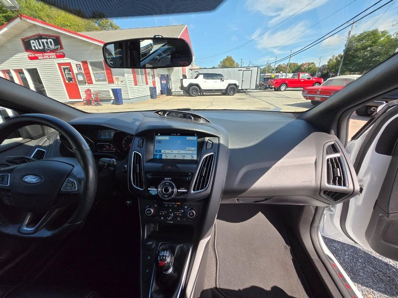 Ford FOCUS  ST Vehicle Image 17