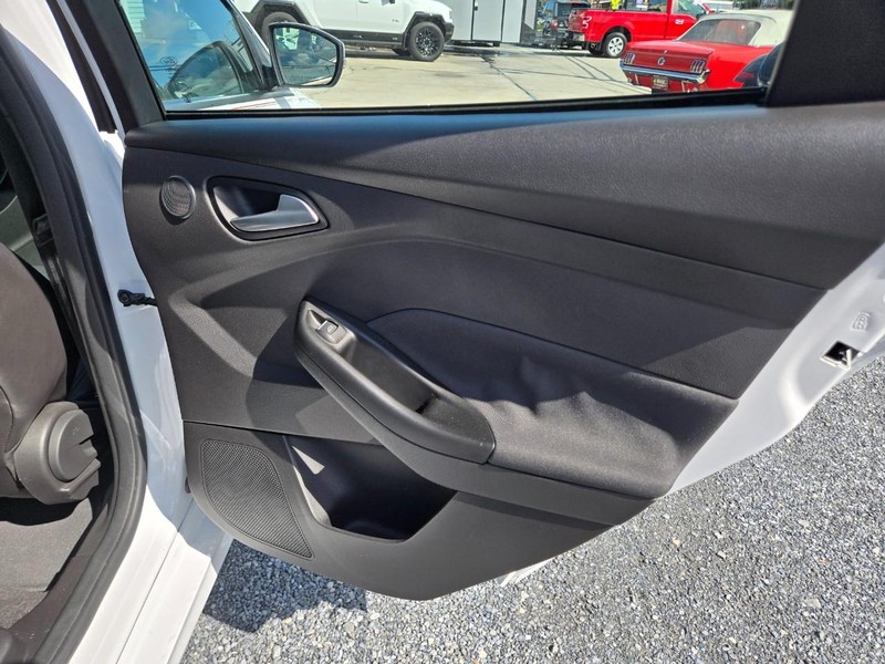Ford FOCUS  ST Vehicle Image 19