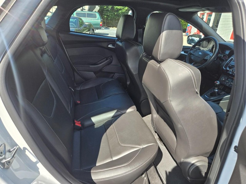 Ford FOCUS  ST Vehicle Image 20