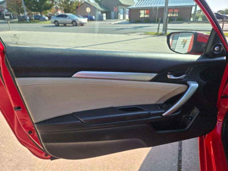 Honda Civic Coupe Vehicle Image 02