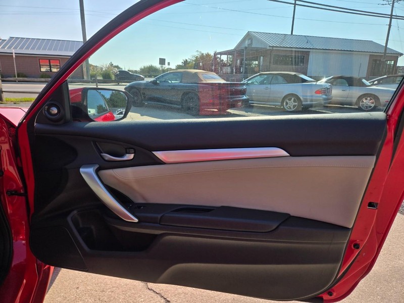 Honda Civic Coupe Vehicle Image 10