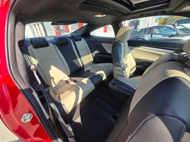 Honda Civic Coupe Vehicle Image 14