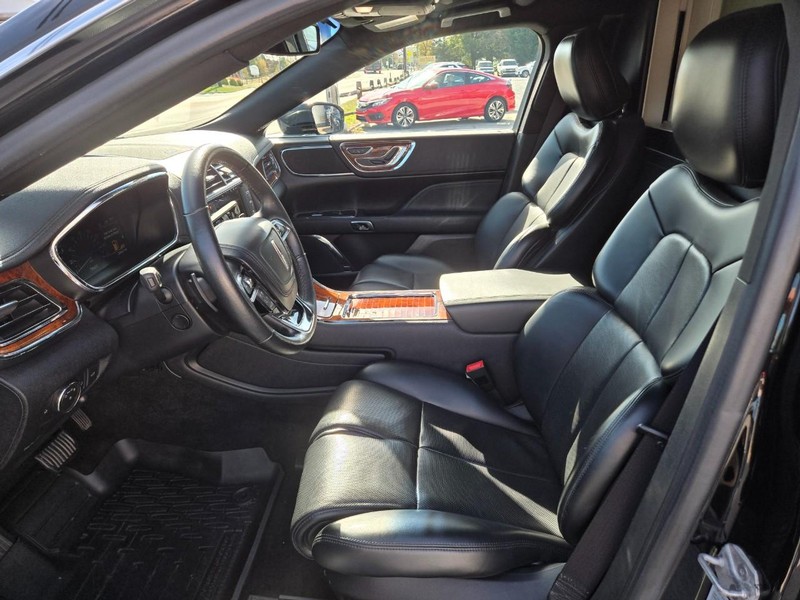 Lincoln Continental Vehicle Image 03