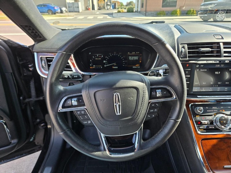Lincoln Continental Vehicle Image 04