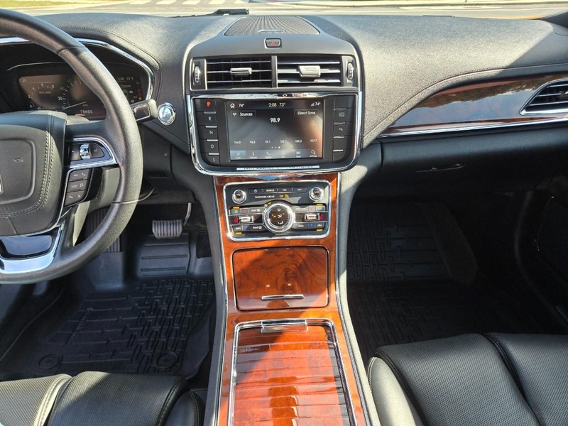 Lincoln Continental Vehicle Image 05