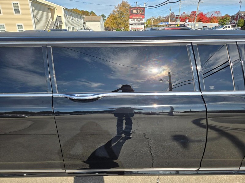 Lincoln Continental Vehicle Image 11