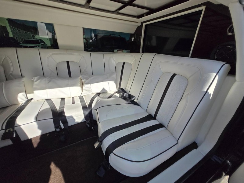 Lincoln Continental Vehicle Image 13