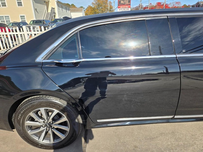 Lincoln Continental Vehicle Image 14