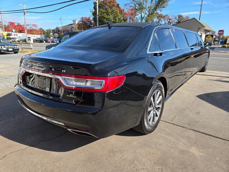 Lincoln Continental Vehicle Image 29