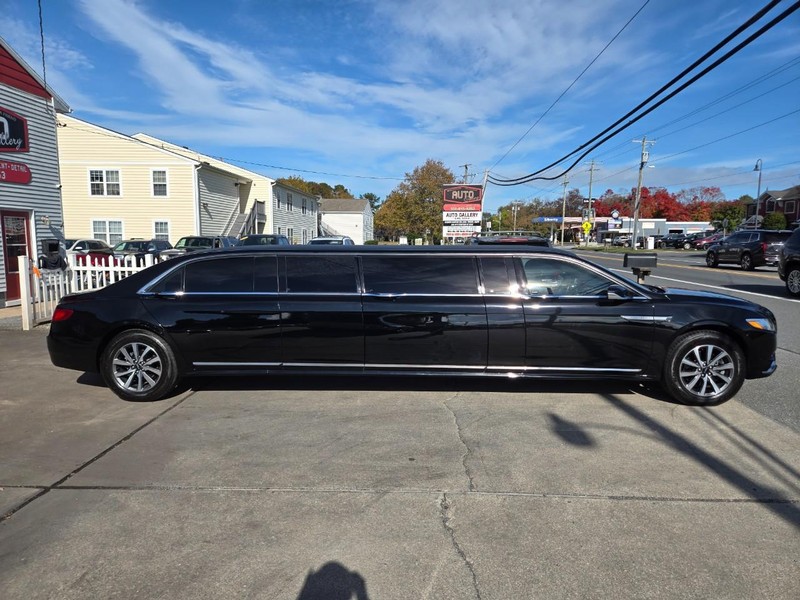 Lincoln Continental Vehicle Image 30