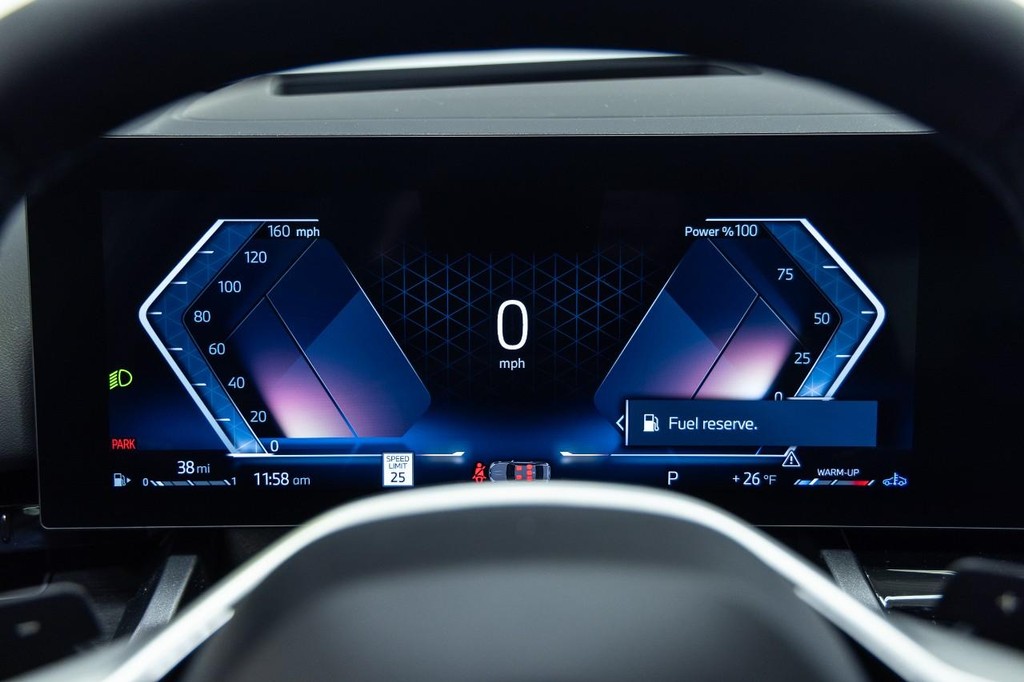 BMW 5 Series Vehicle Full-screen Gallery Image 02