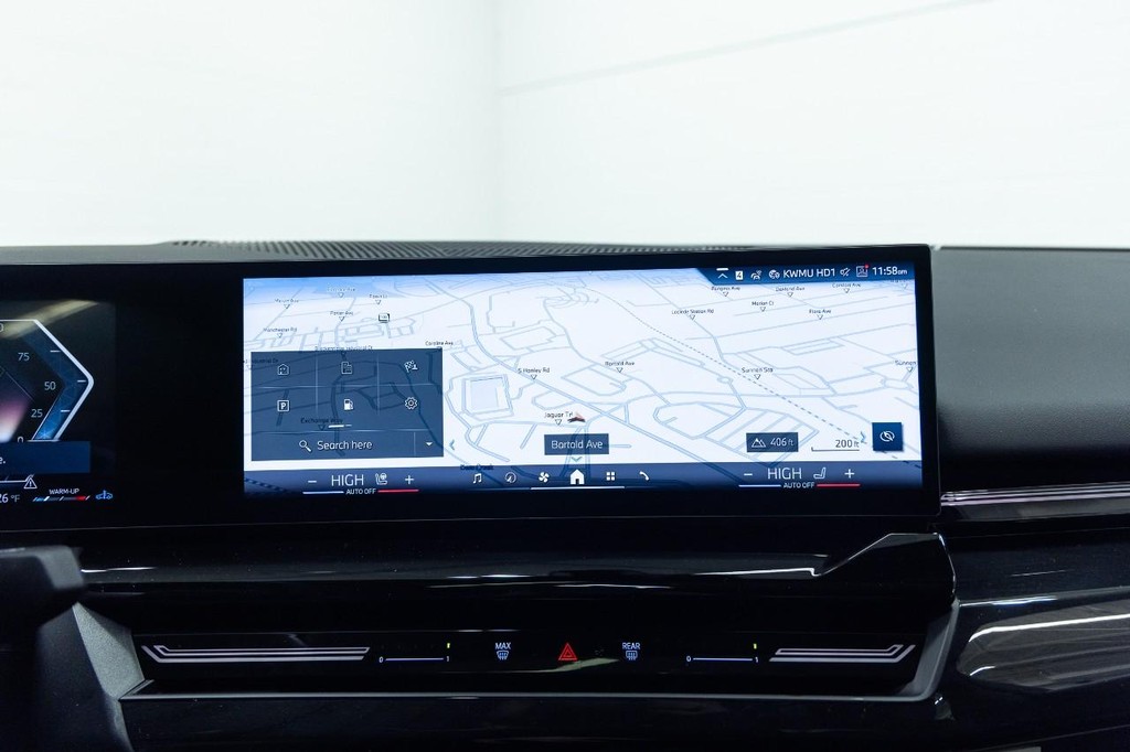 BMW 5 Series Vehicle Full-screen Gallery Image 14