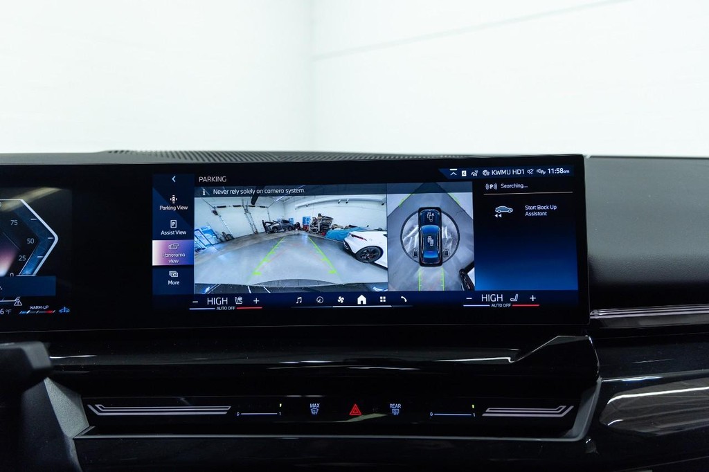 BMW 5 Series Vehicle Full-screen Gallery Image 15