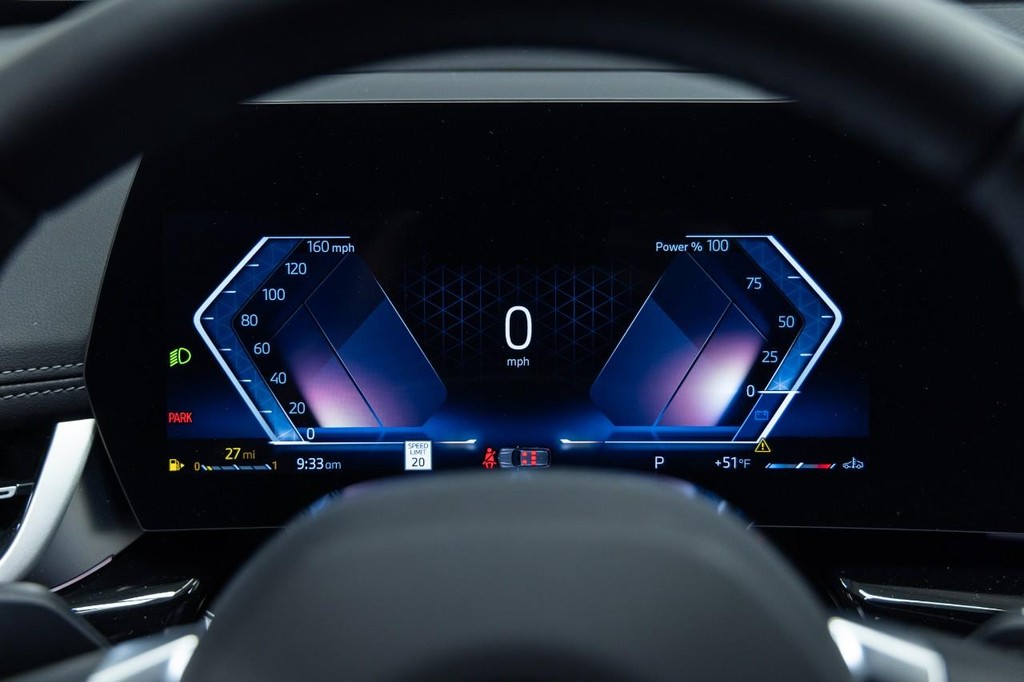 BMW X1 Vehicle Full-screen Gallery Image 02