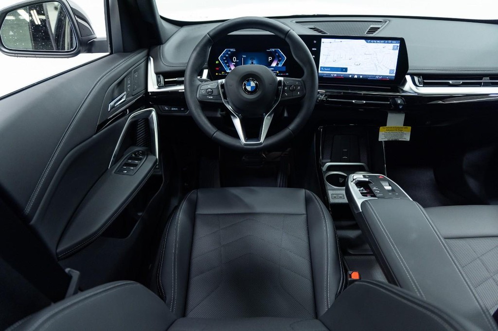 BMW X1 Vehicle Full-screen Gallery Image 03